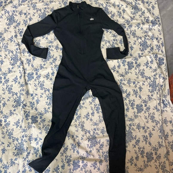 ALO Yoga One-piece long-sleeved yoga jumpsuit - Picture 3 of 4